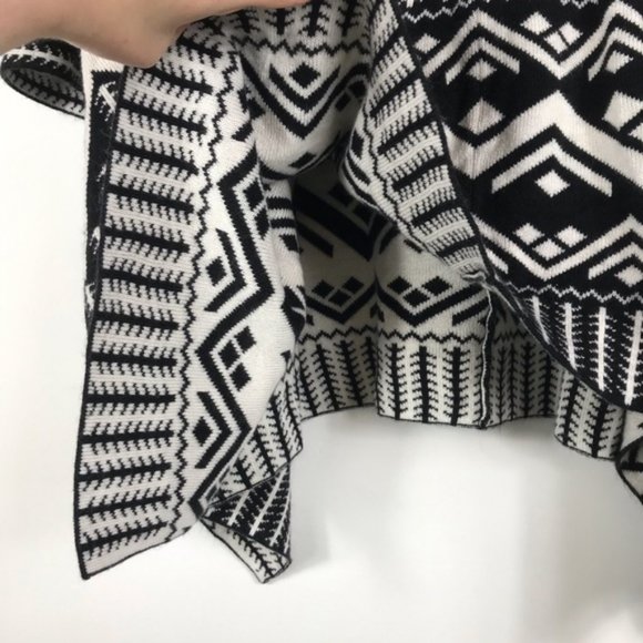 Express Black & White Aztec Tribal Knit Poncho - Picture 5 of 8